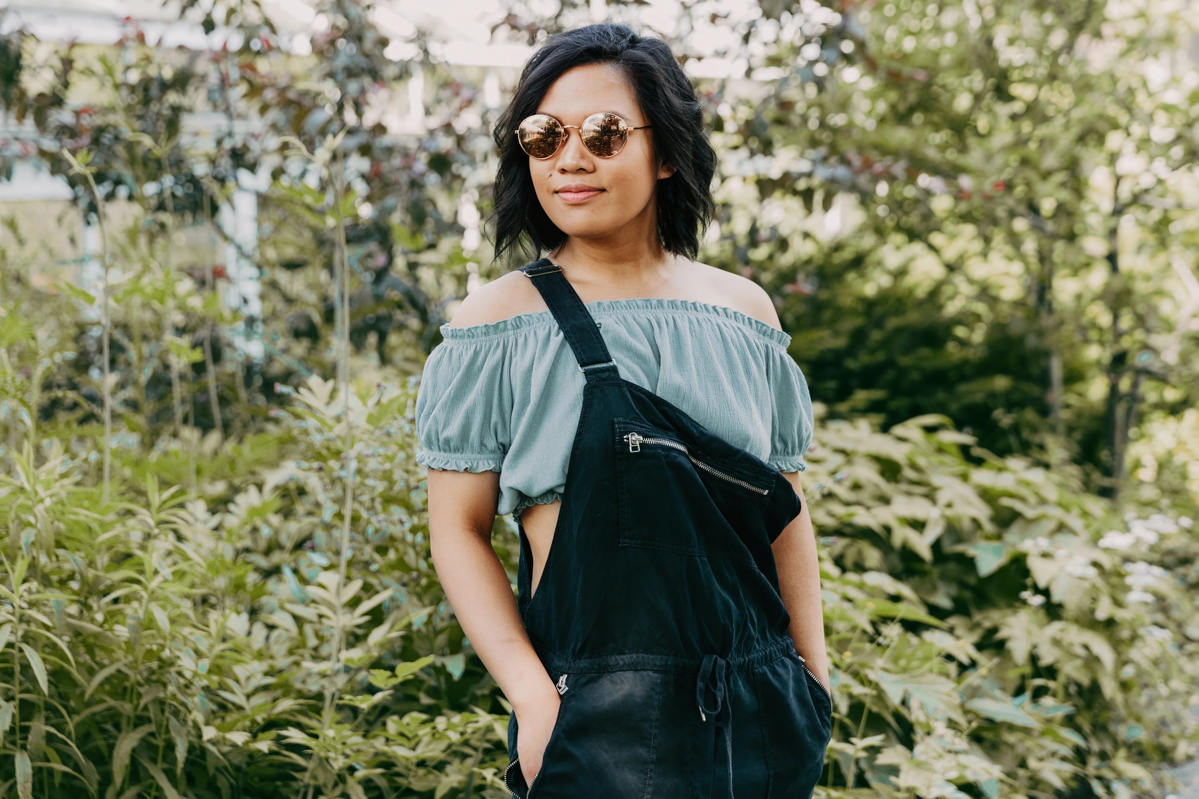 files/imgi_31_woman-in-fashionable-dungarees.jpg